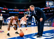 里昂助教指导球员技战术，备战下一场战役