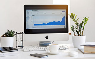 球员季后赛表现超出预期引发热议